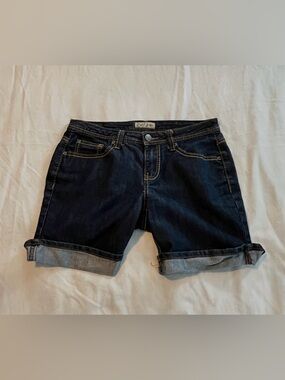 Earl Jeans Dark Blue Rolled Cuff Denim Shorts Size 8P Waist 30” Rise 8” EUC